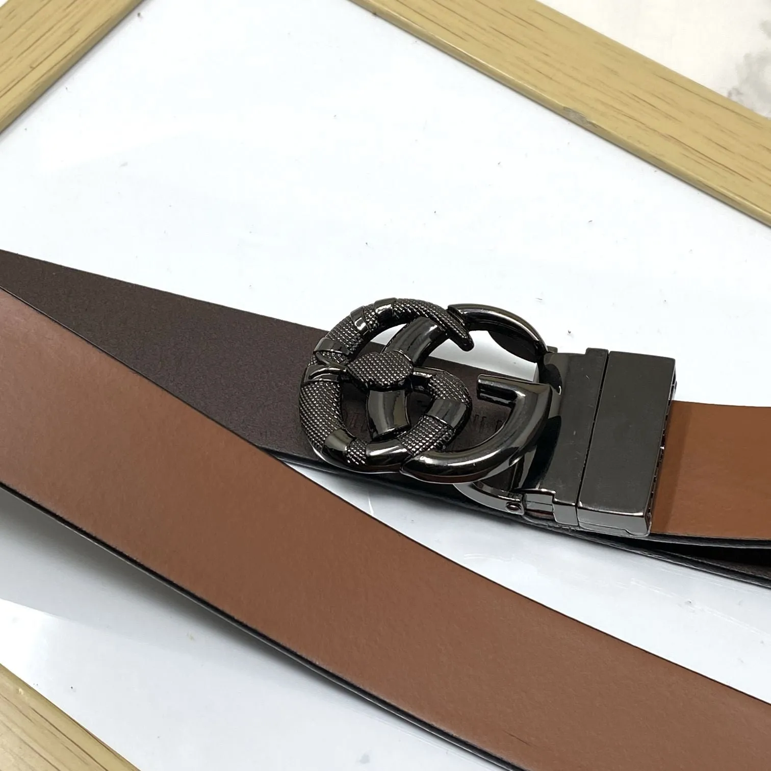 Classy Round Snake Design Leather Strap Belt-JoansParamount