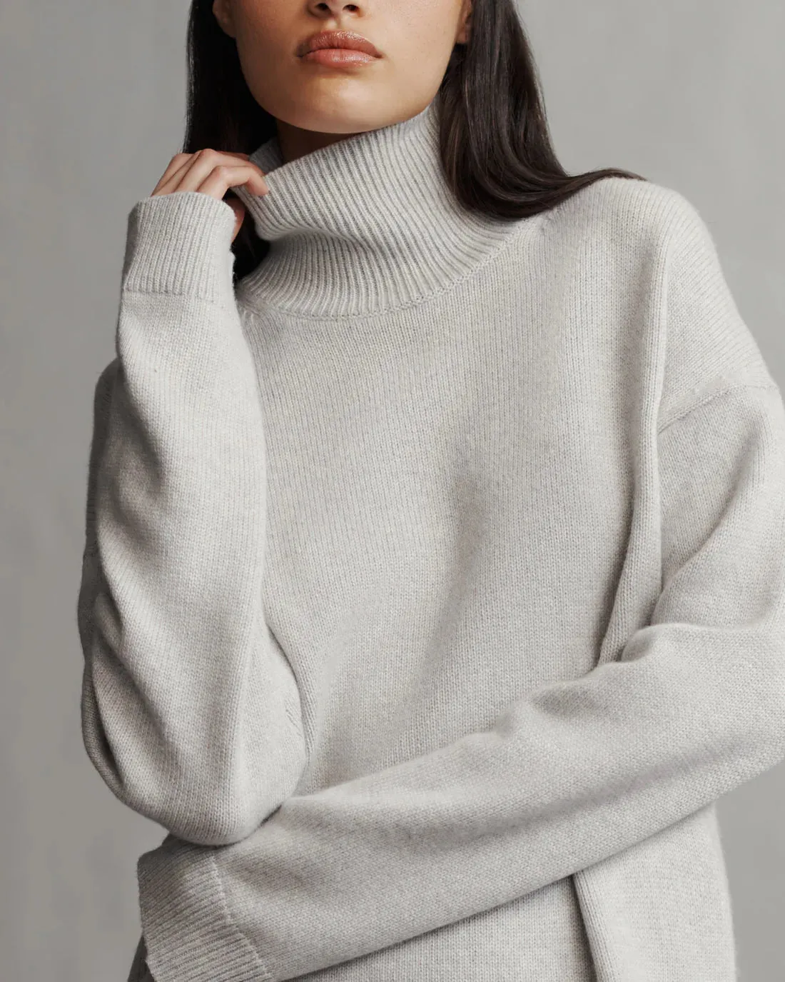 New Perfect Turtleneck in White Heather Grey